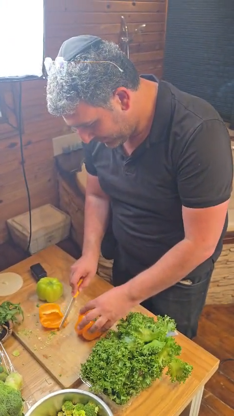 מאחורי הקלעים